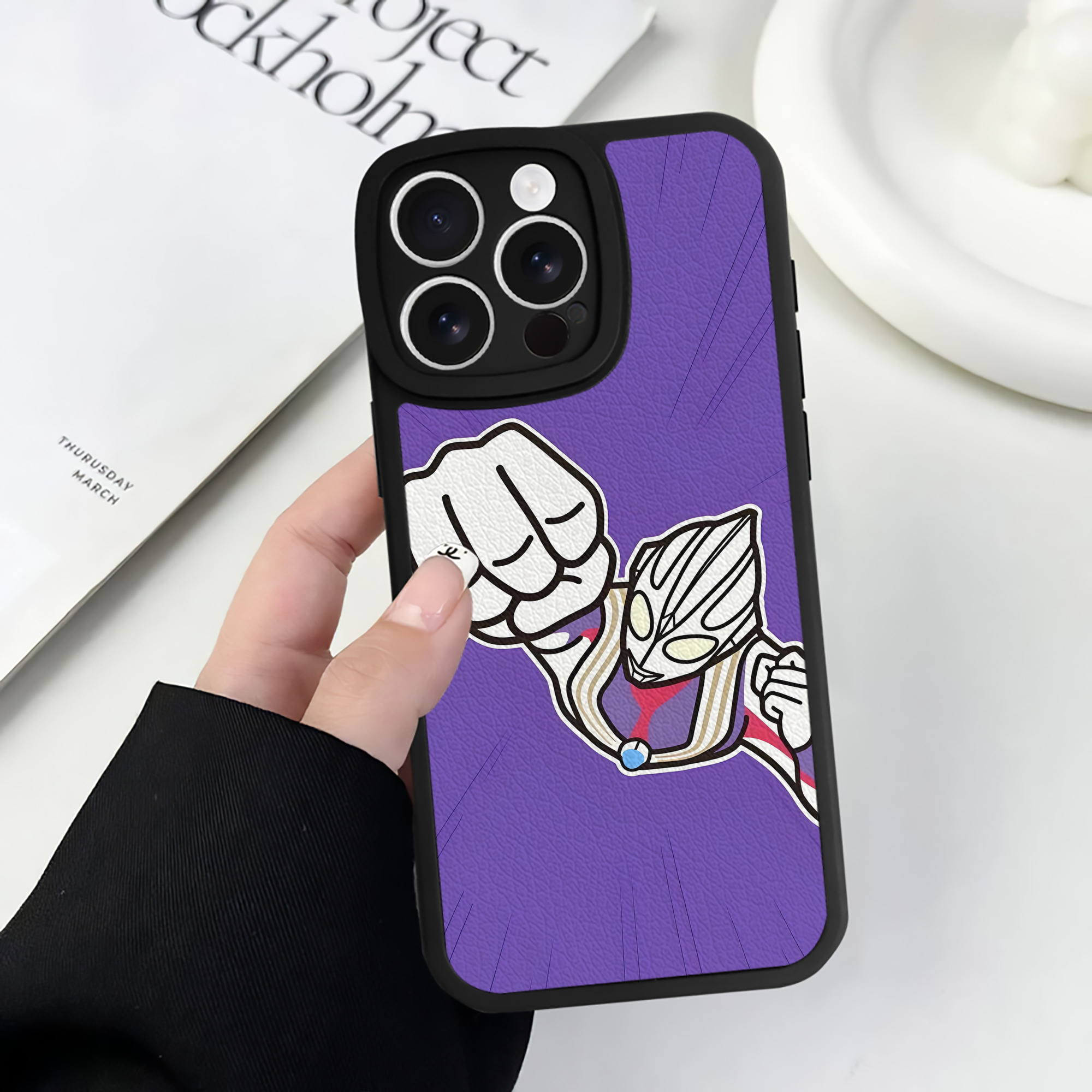 （画像用） ウルトラマン Ultraman 【iPhone 16シリーズ対応】シリコンスマホケース（レザー調） 材質：シリコン